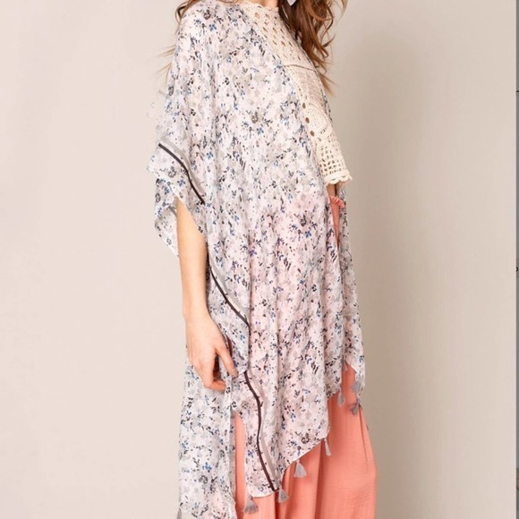 NEW WITH TAGS OS Silver Floral Tassel Kimono Cover Up - Picture 4 of 5